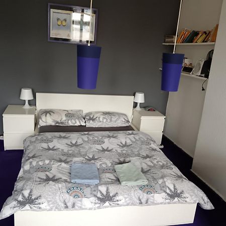 Private Bedroom Near Alexanderplatz In Sharing Apartment Berlín Exterior foto