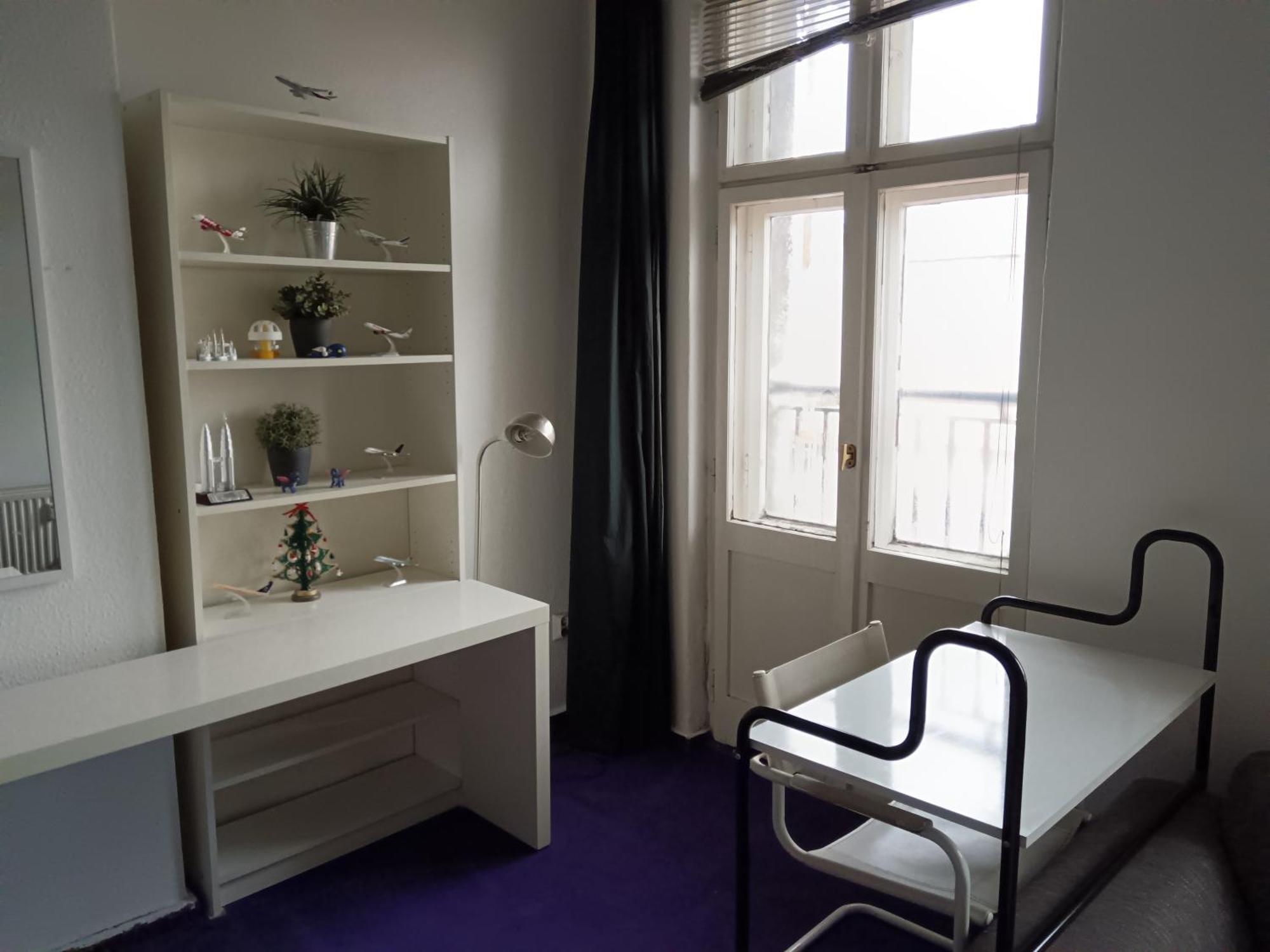 Private Bedroom Near Alexanderplatz In Sharing Apartment Berlín Exterior foto